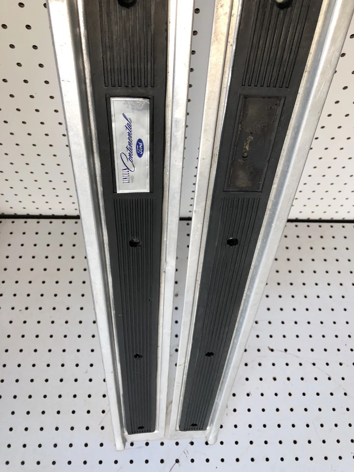 Lincoln Continental Rocker 1974-1979 placa de sellado deslizante panel paso alfombra adorno Foto 3 de 4