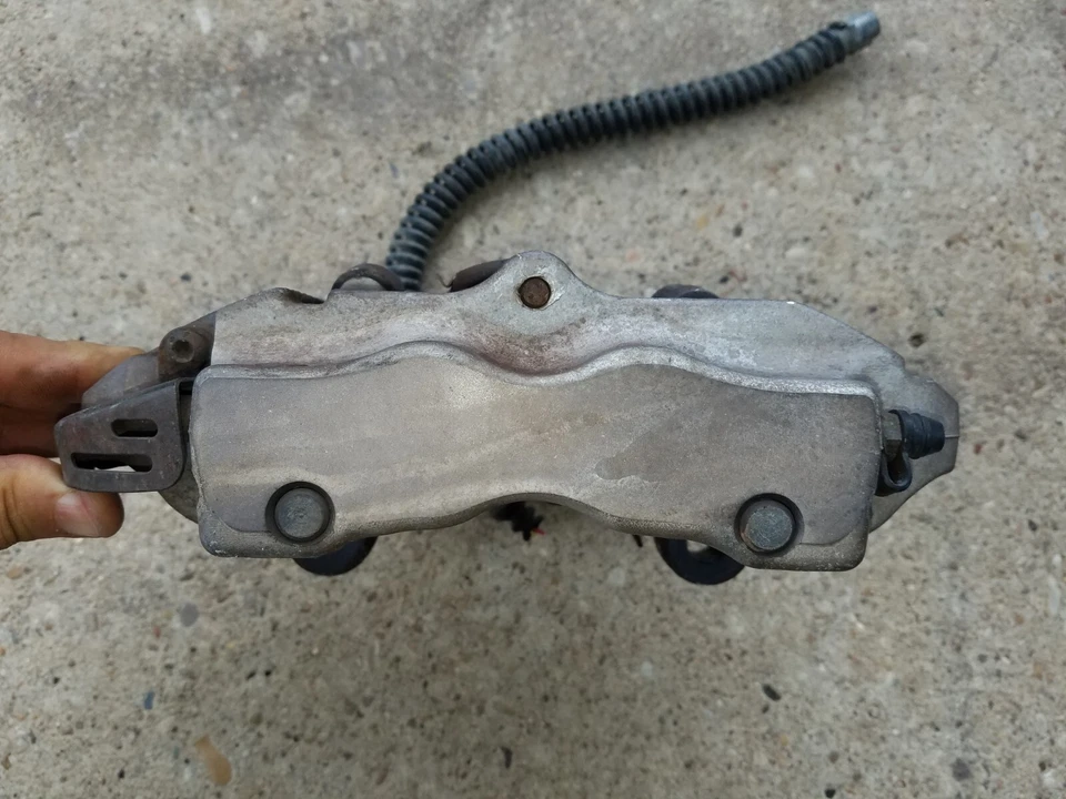 04-15 JUEGO PINZAS FRENO TRASERO VOLKSWAGEN TOUAREG PORSCHE CAYENNE 4 PISTONES BREMBO Foto 3 de 4