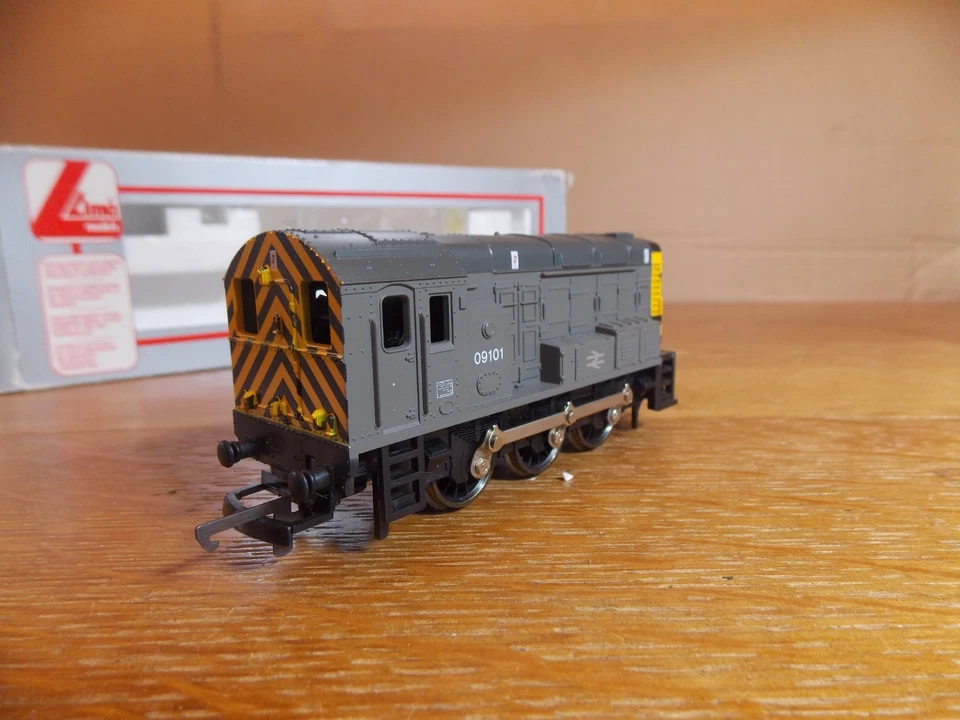 LIMA 205058 BR CLASS 09 DIESEL SHUNTER 0-6-0 LOCO No 09101 in BR Grey Livery. - Image 2 of 4
