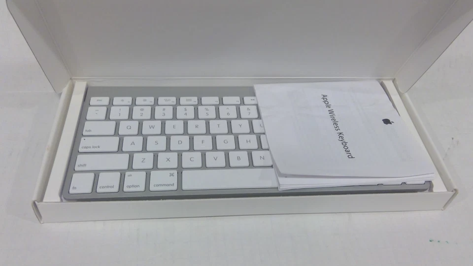 BNIB Apple Wireless Keyboard A1314 MC184LL/B UNUSED MacBook iMac FREE SHIPPING - Image 2 of 3