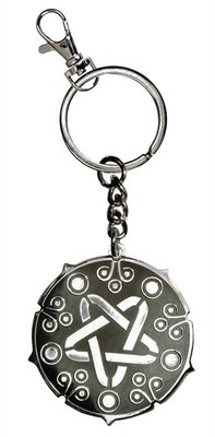 Dark Horse Deluxe The Witcher 3   Yennefer Medallion Keychain, Multicolor