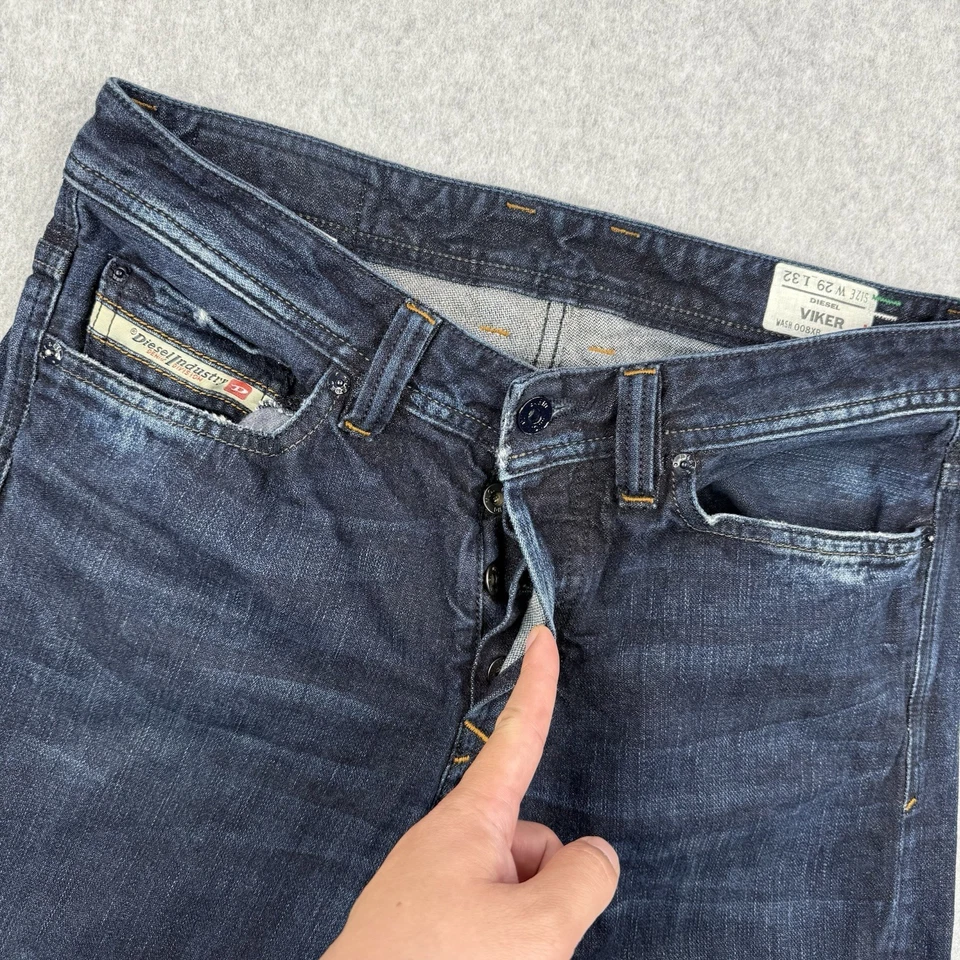 Jeans Diesel para hombre 29x32 (se adapta a 29x29) lavado oscuro botón viker mosca desgastado Italia Foto 3 de 4