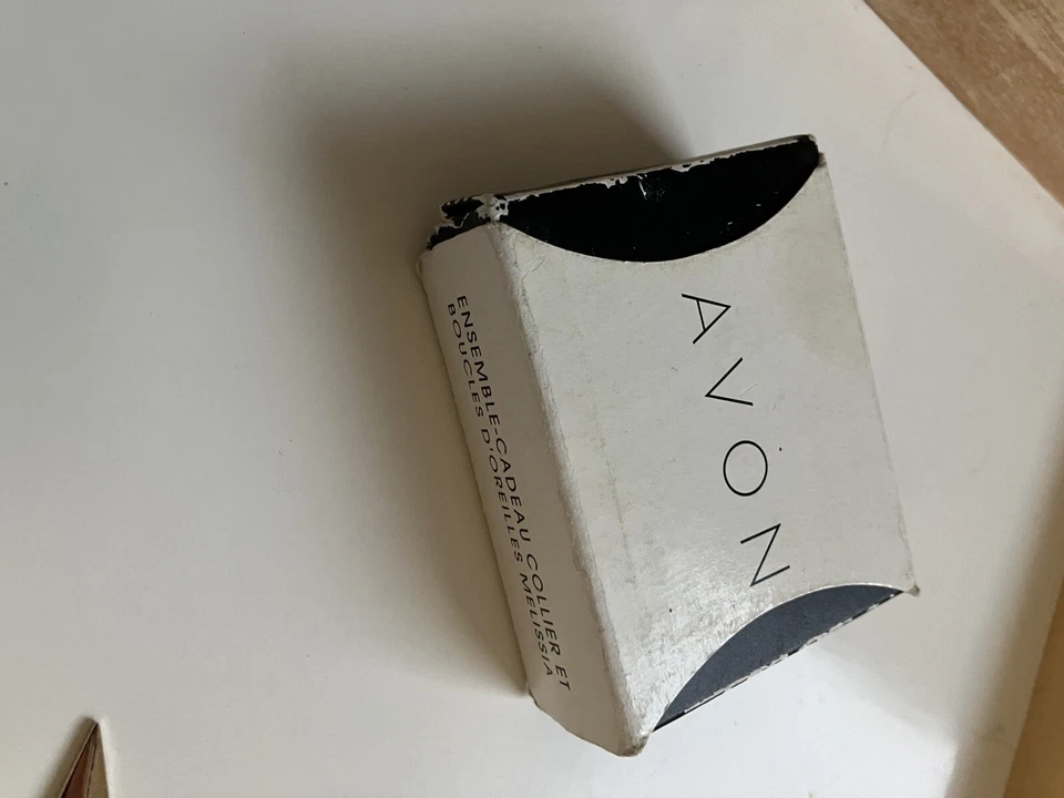 Conjunto de regalo de collar y pendiente Avon Melissa imitación perla púrpura roseta vidrio rosa Foto 4 de 4