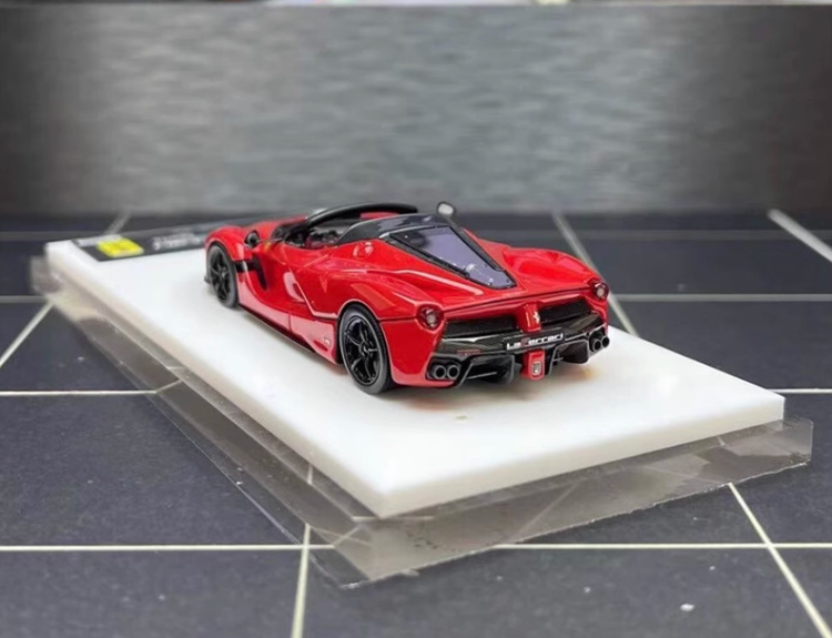 DMH LaFerrari Aperta 赤 限定版　1/64 DMH 1/64 Scale Red LaFerrari Aperta Convertible Sports Car Model