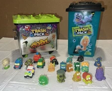 THE TRASH PACK 7.5" Rolling Ghostly Wheelie Can &  Dumpster And 20 Trashies