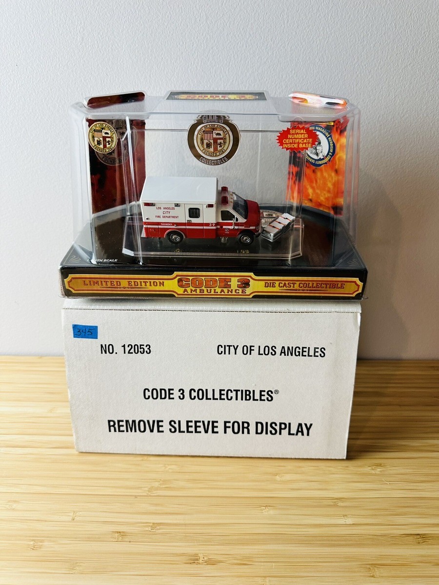 CODE 3 LOS ANGELES MEDIC # 39 AMBULANCE F-350 1:64 RESCUE TRUCK