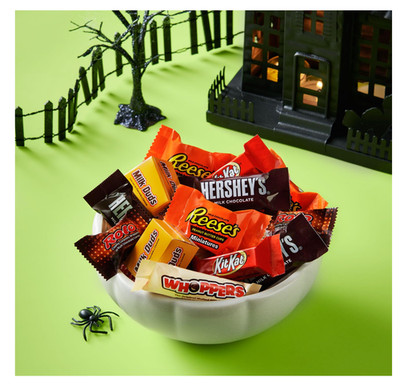 Hershey Miniatures Assorted Flavored, Halloween Candy Bulk Bag, 35.93 oz (115 Pi