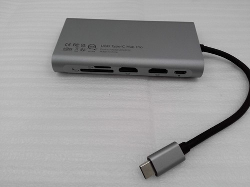 UtechSmart Quadruple Display USB-C Hub Pro Docking Station UCN3270 Dark Gray - Picture 2 of 4