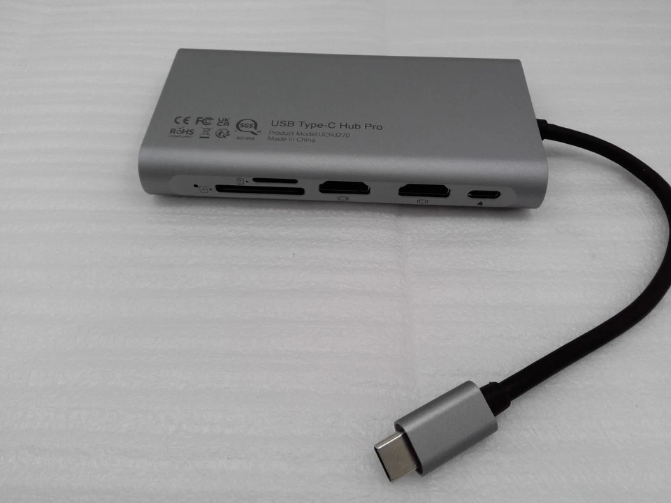 UtechSmart Quadruple Display USB-C Hub Pro Docking Station UCN3270 Dark Gray - Image 2 of 4