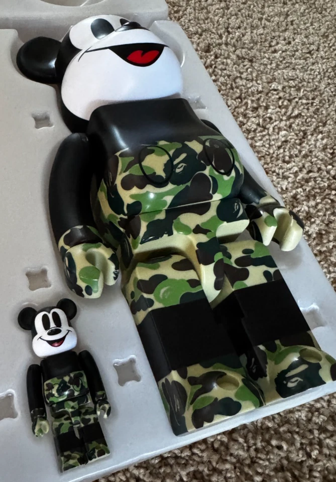 BE@RBRICK BAPE × Disney Mickey 100% y 400% Set Camuflaje “90 Años” con Caja Foto 3 de 4