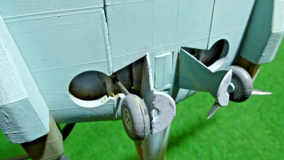 REVELL JUNKERS JU-86 D1 LEGION CONDOR Flugzeug Modell Fertig Gebaut SCALE 1:72 - Bild 4 von 4