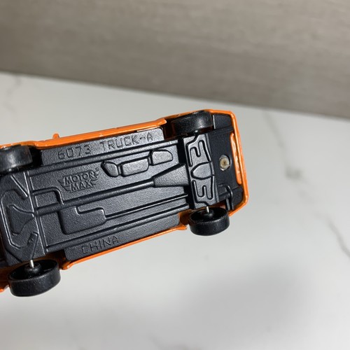 MOTOR MAX 6073 TRUCK-A WITH SUN ROOF ORANGE DIE CAST 3" L 1:64 - Picture 8 of 8