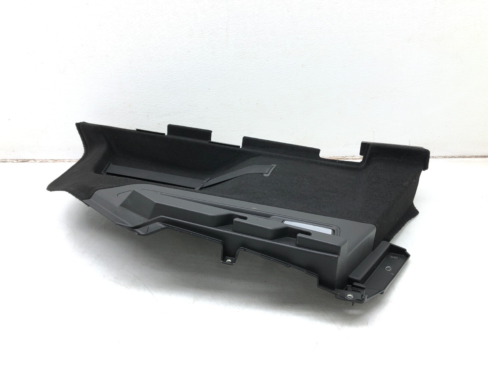 2017-2022 MASERATI LEVANTE RIGHT PASSENGER REAR QUARTER TRIM COVER PANEL OEM.