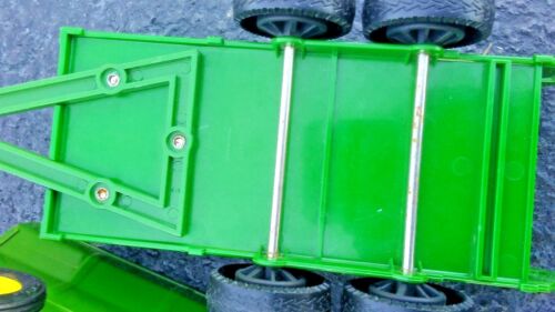 John Deer Ertl Pressed Steel And Plastic Farm Trailer Wagon With Tractor - Picture 10 of 12