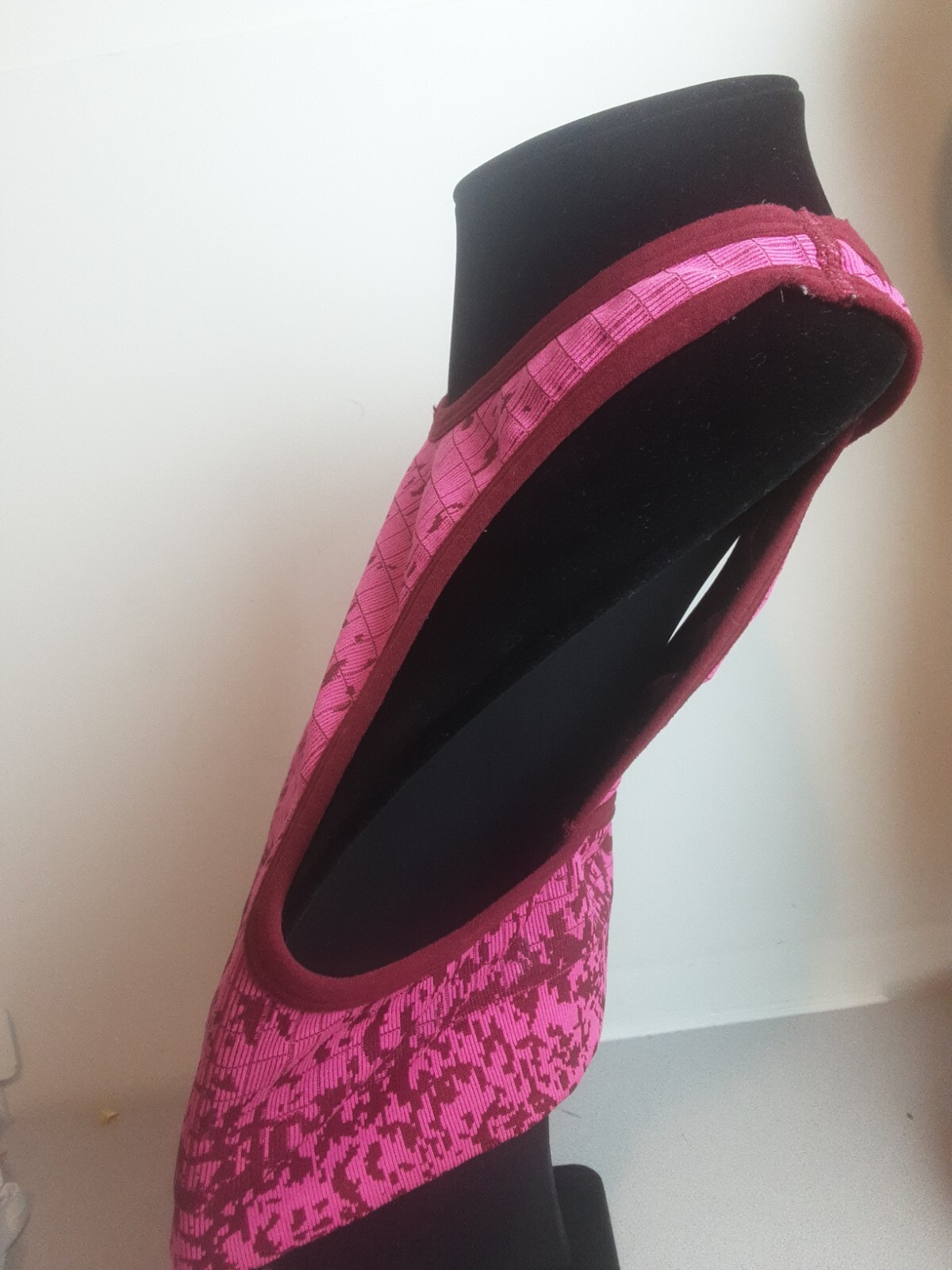 Danskin Now RN 52469 Pink Checkered Design Pullover Sports Bra Size S