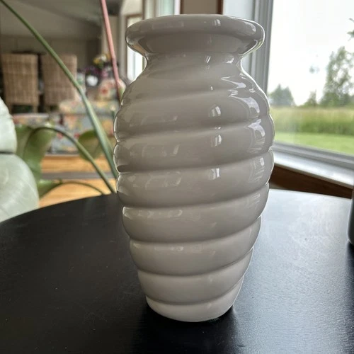 VTG MCM 1990’s Haeger Beehive/Swirl Vase Soft White About 8” Tall