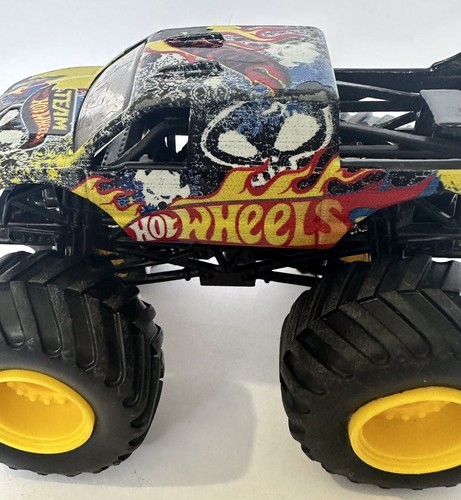 Hot Wheels Monster Jam Team Hot Wheels Firestorm 2017 1:64 Yellow Rims - Picture 5 of 10