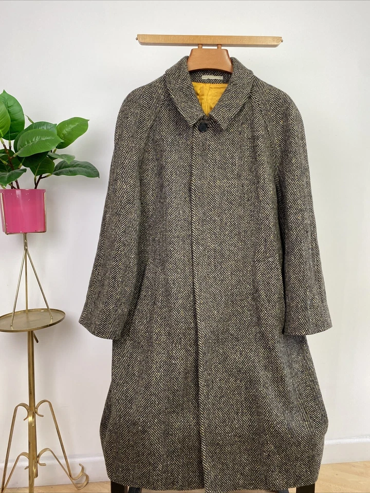 Magee (44S) Donegal Tweed Overcoat Mens CORRIB Herringbone Raglan Balmacaan Coat - Image 2 of 4