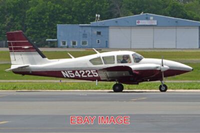 FOTO FLUGZEUG PIPER PA23-250 AZTEC 'N54225' C/N 27-7554018 GEBAUT 1974 MANASSA
