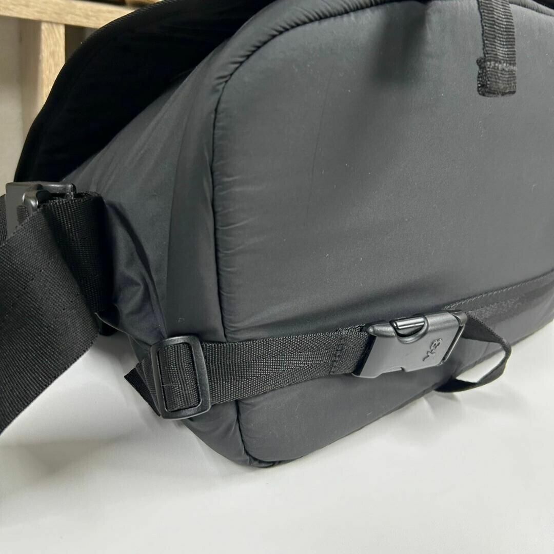 Y-3 Large Capacity Messenger Bag Oversized Logo Black Size Y-3 Large Capacity Messenger Bag Oversized Logo Black Size