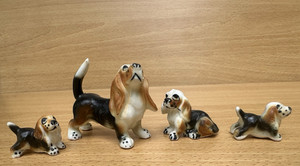 4 Vintage BASSET HOUND DOG FAMILY Miniature Figurines Artmark? Japan BEAGLE