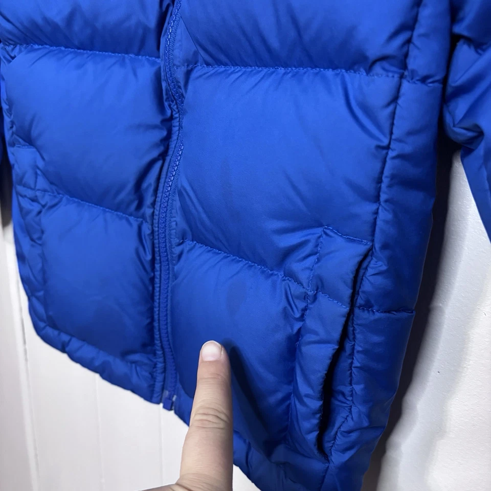 Chaqueta The North Face para niños pequeños talla 6 pequeña azul acolchada bolsillos con cremallera completa Foto 3 de 4