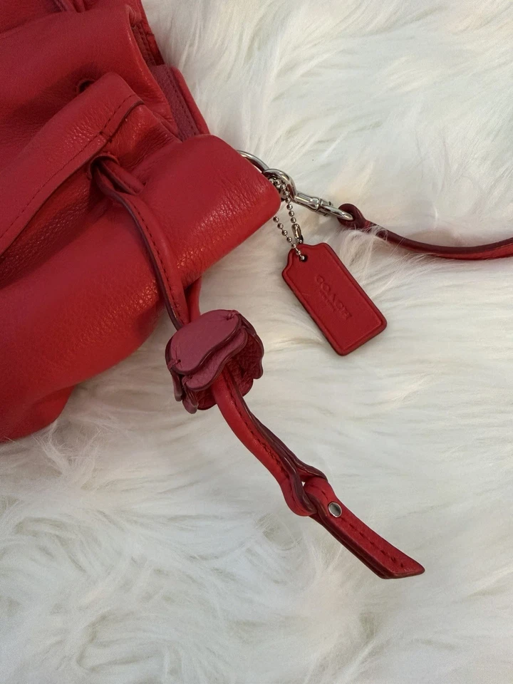 Bolso Bandolera Coach con Cordón Rojo Pétalos Estilo Cuero Guijarro F57543 Foto 4 de 4