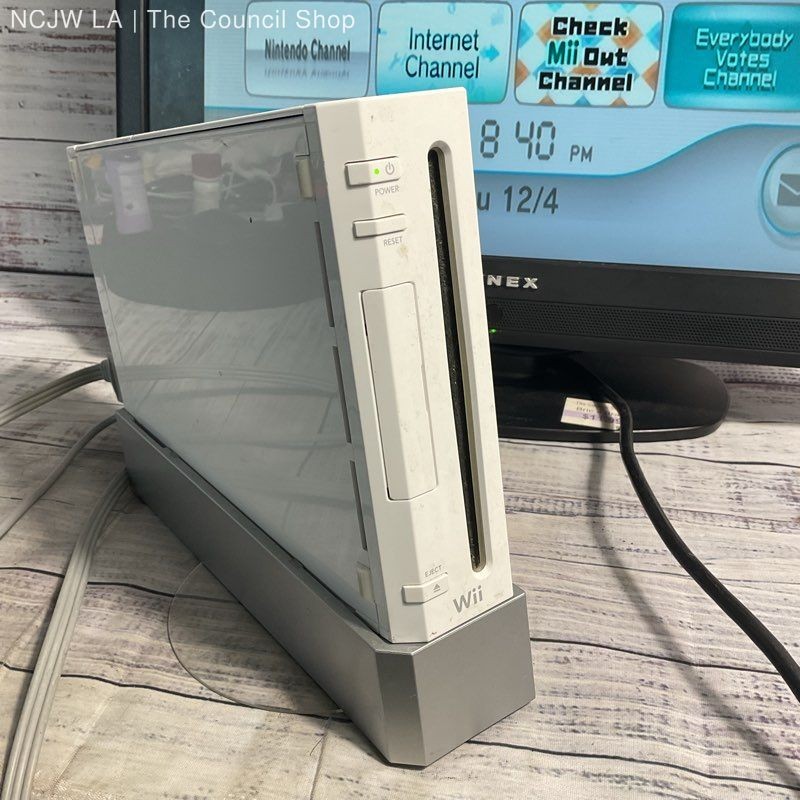 Nintendo Wii RVL-001 White Video Game System *CONSOLE ONLY w/ WIRES*
