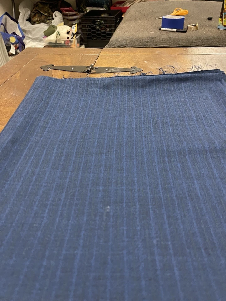 Tela de traje vintage a rayas azul marino de 3 yardas - mezcla de lana de los años 70/80 sin existencias Foto 2 de 4
