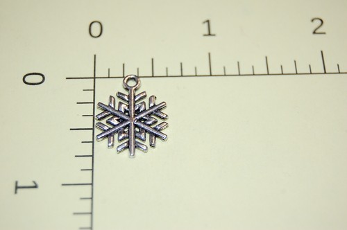 Snowflake #5 Christmas Charm Pendant Tibetan Silver J1072 - Picture 3 of 4
