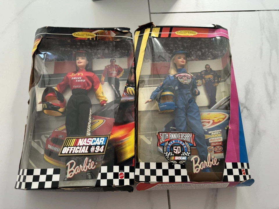 Paquete de dos Barbie Nascar Barbies-50 aniversario y oficial McDonalds #94 Foto 3 de 4