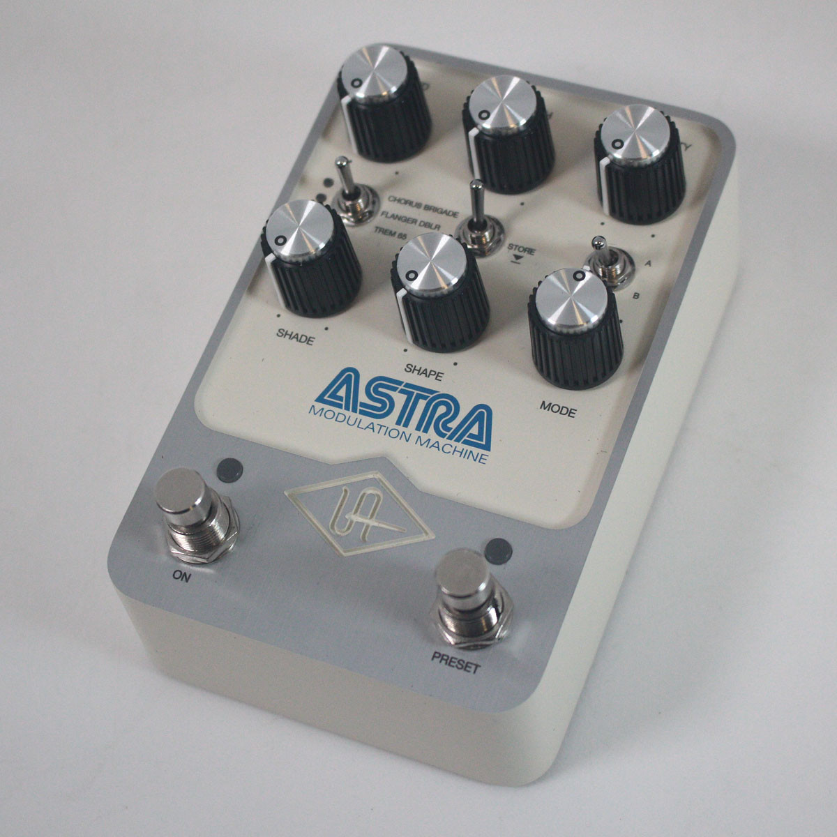 Used Universal Audio / Uafx Astra Modulation Machine Shibuya Used Universal Audio / Uafx Astra Modulation Machine Shibuya