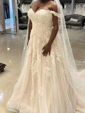 Ivory wedding dress size 14, never worn