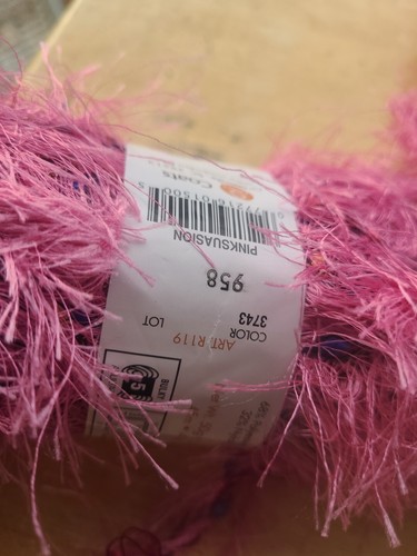 Yarn MODA DEA Fur Ever Pinksuasion #3743 Lot Of 4 49 Yds Each (196 Yards Total) - Picture 6 of 6