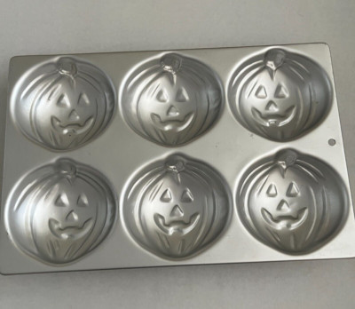 Mini Pumpkins Cake Pan 6 Cavity Mold Fall Halloween 1983 Wilton 508-1040