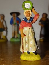 Rare Santon Provençal par René Pesante MOF Femme portant un Panier Vert 7.8 cm