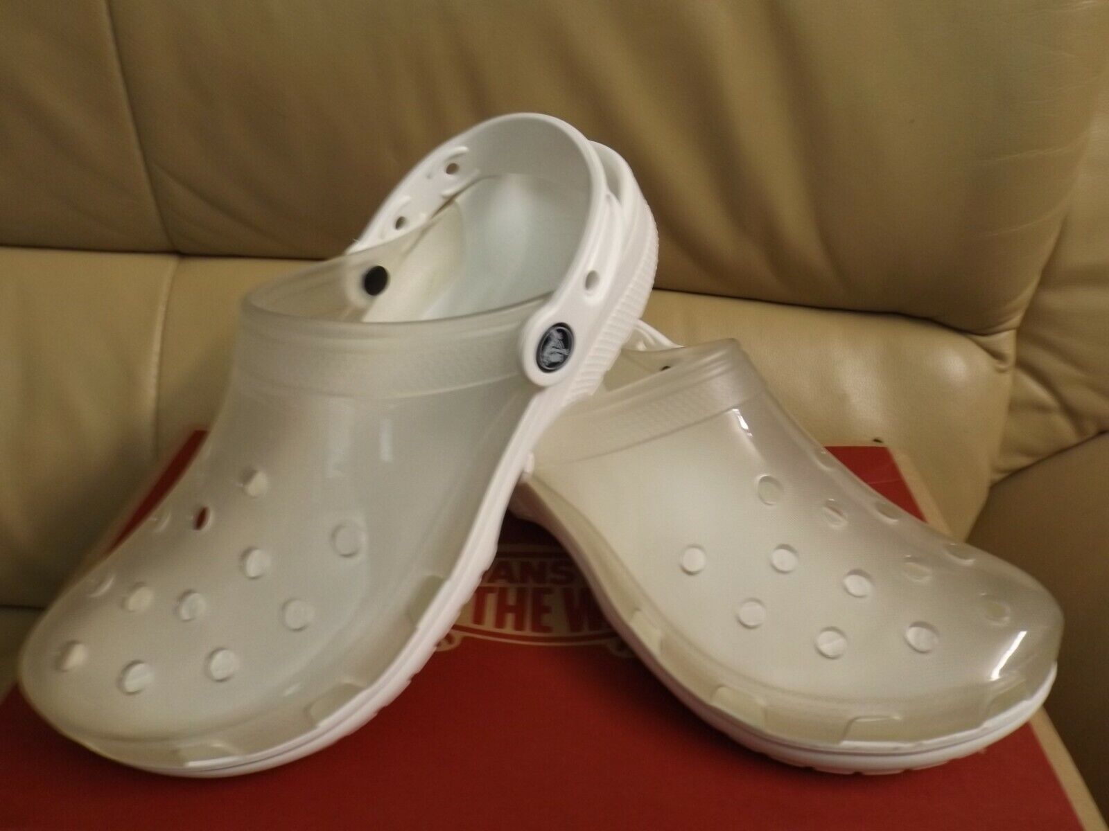 Crocs Translucent Clear Clog Classic Women's Size 6 Shoes White 206908-100  NEW