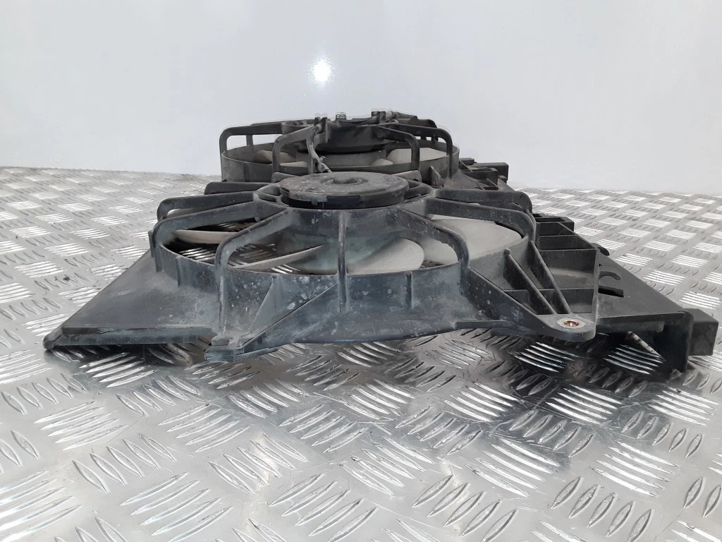 Toyota Corolla (E120, E130) 2003 2.0 radiator cooling Fan 
