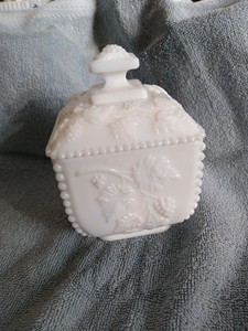 Westmoreland White Milk Glass Beaded Square Candy Dish With Lid Grape Leaf Ebay