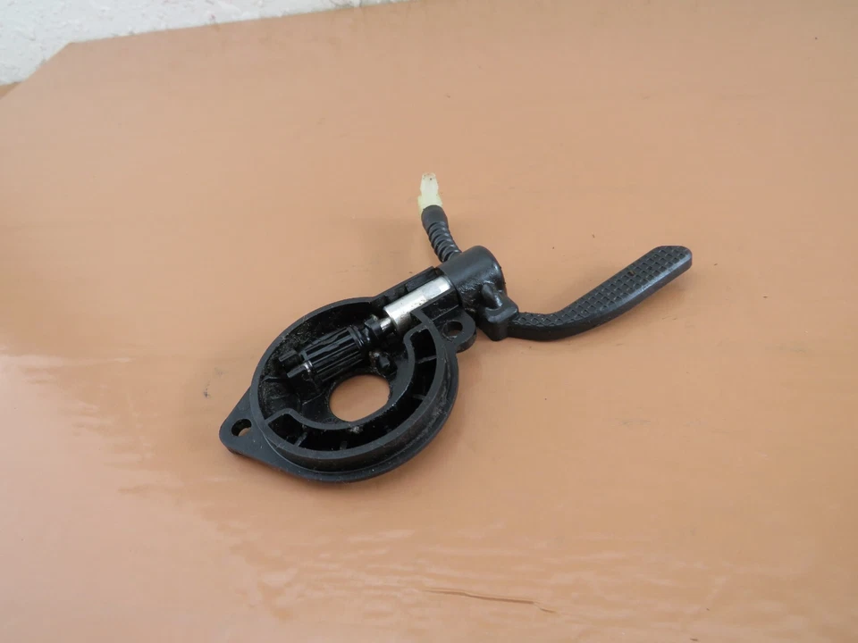 Jonsered CS 2238S Chainsaw OEM Oil Pump 530-057935 - Image 4 of 4