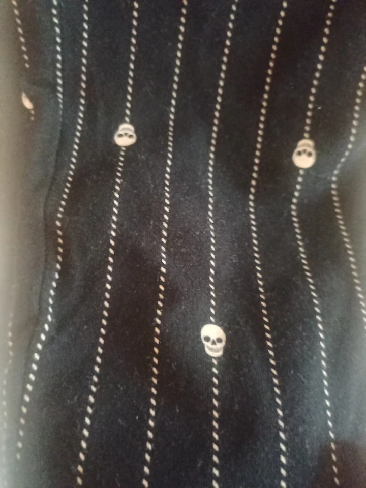 Leggings al tobillo Torrid Premium talla 3 negros/crema a rayas con calaveras Foto 3 de 4