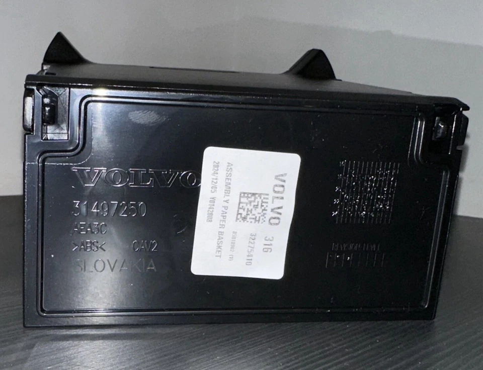 VOLVO XC40 MIDDLE CONSOLE STORAGE BIN FRONT COMPARTMENT TRAY 2018-2025 GENUINE - Image 4 of 4