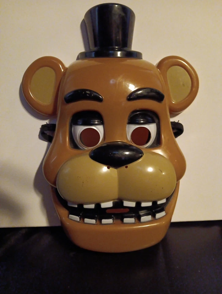 Máscara de plástico Five Nights At Freddy’s Freddy Fazbear Cosplay 2016 Rubie’s Foto 2 de 4