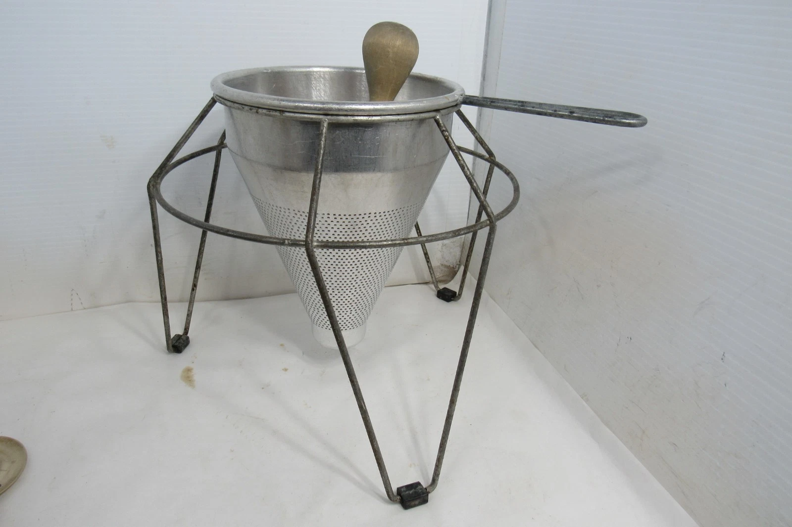 Vintage Colander Sieve Strainer Juicer with Pestle and Stand Kitchen Craft USA
Opens in a new window