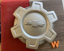 W 1 2019-2026 Chevy Silverado 1500 Center Cap Hubcap Oem Silver 84173372 W 1 2019-2026 Chevy Silverado 1500 Center Cap Hubcap Oem Silver 84173372