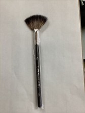 Il Makiage Fan Brush New Unboxed A23quantity discount avail