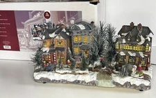 🎄Enchanted Forrest Fiber Optic 17.5” Christmas Village Changes Colors!