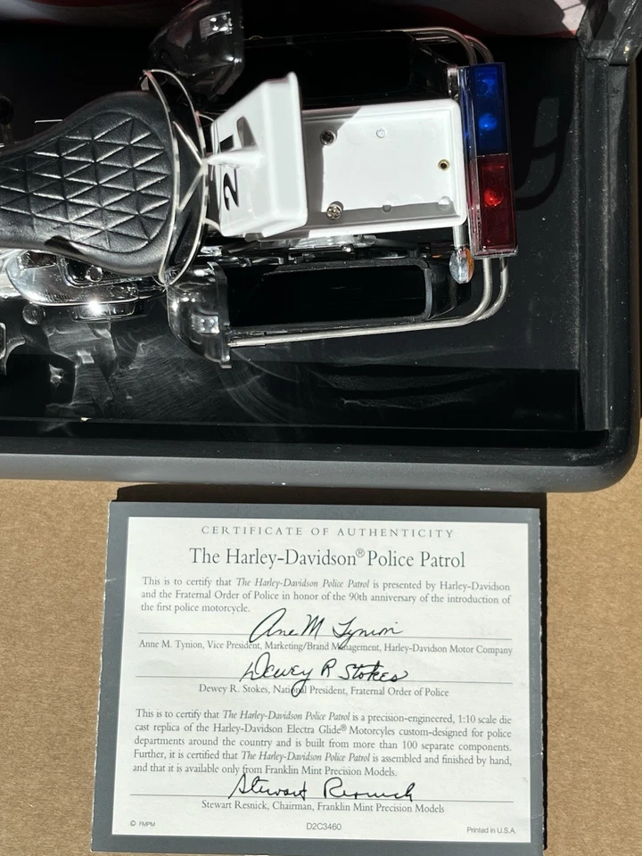 FRANKLIN MINT Harley Davidson Police Patrol 1:10 Motorcycle w/ Display Case - Image 3 of 4