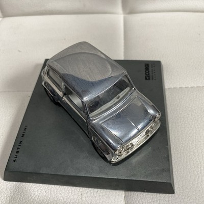 Corgi Precision Cast Classics Silver Austin Mini mit Ständer