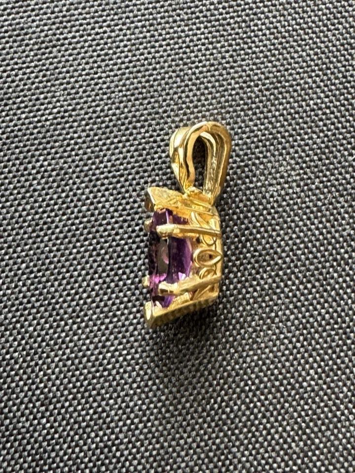 Pingente de ametista de ouro amarelo 14k. Conjunto com ametista Marquis 8x4mm, 0,50 quilates.  - Imagem 4 de 4